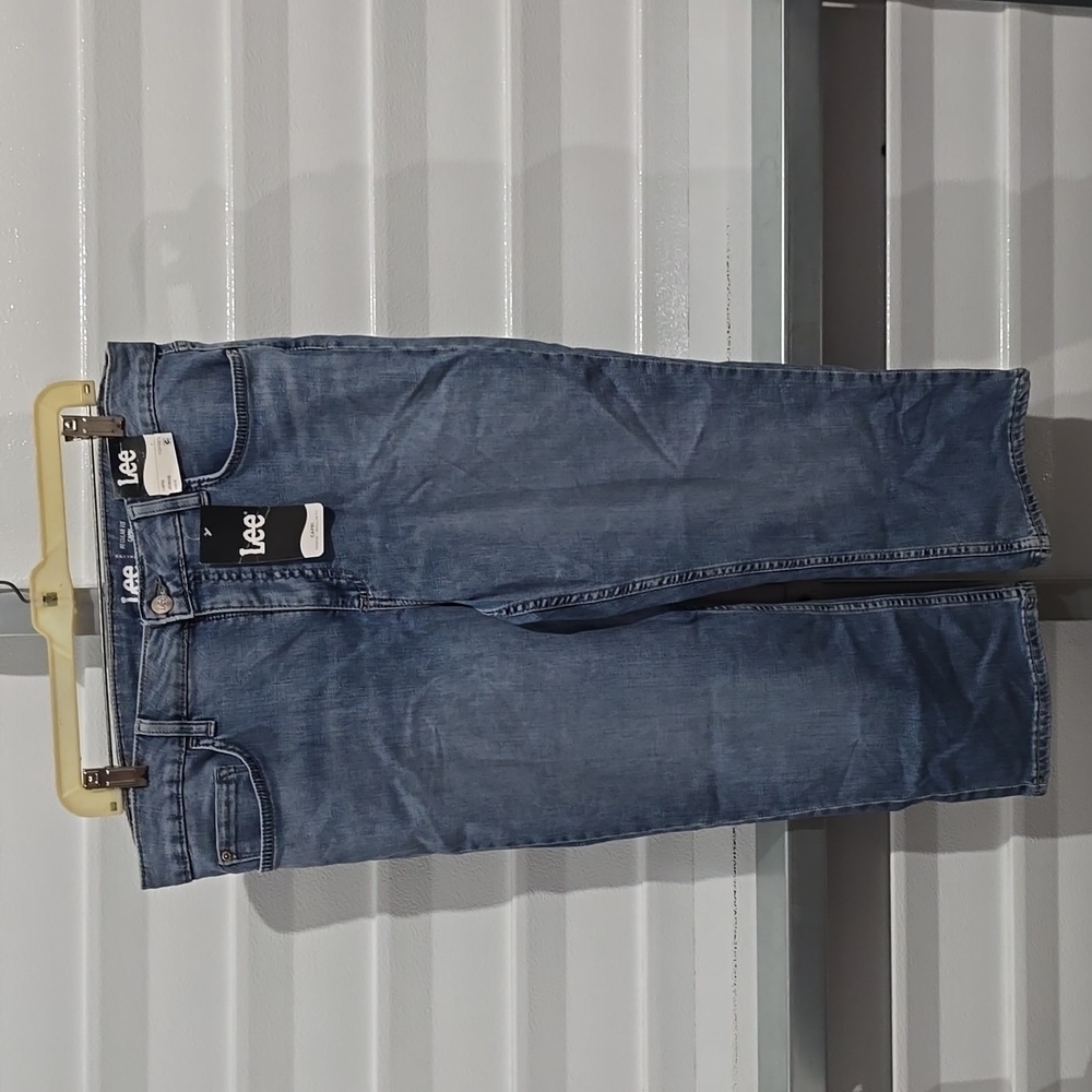 LEE MIDRISE CAPRI'S Size 16M NWT